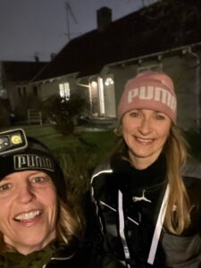 Julie løber med Britt